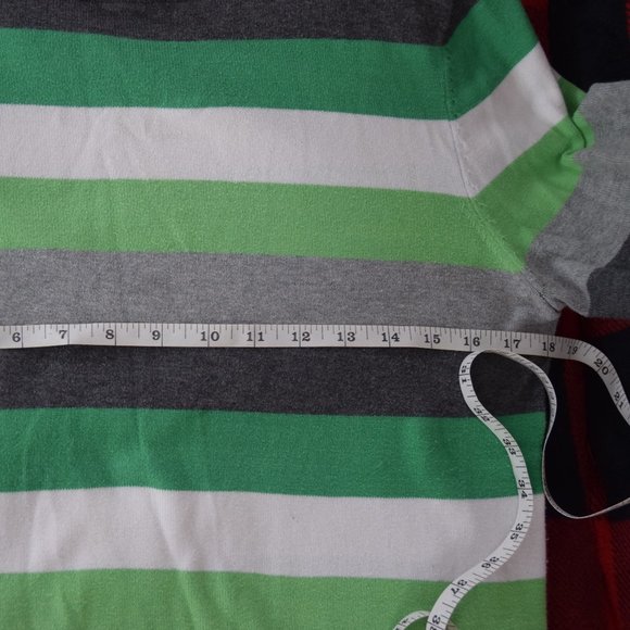 Green lined sweather - Picture 6 of 6